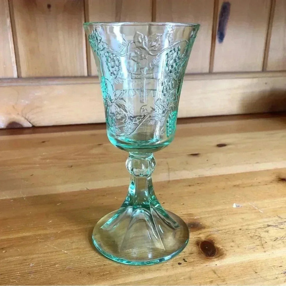 Last Supper Vintage Indiana Tiara Green Glass Chalice Goblet - Picture 2 of 7